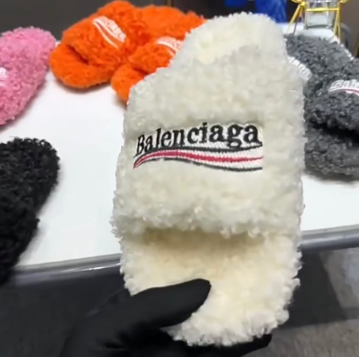 Balenci Slides